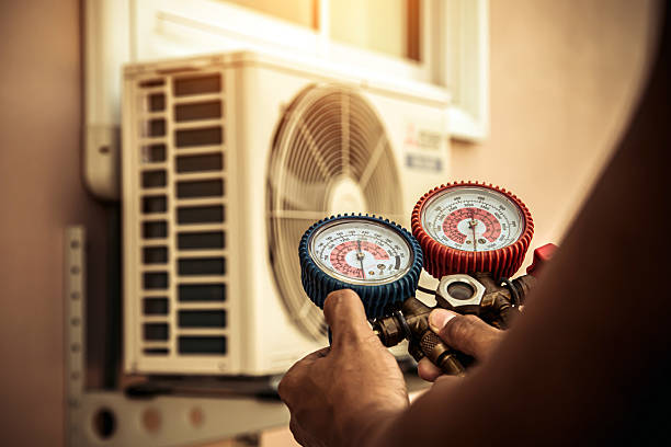 Professional Hvac technician working in Underwood, IA